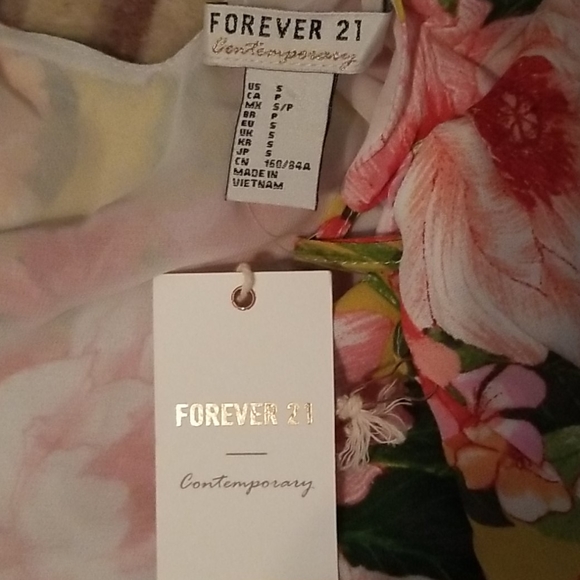 Flowy flattering floral dress size small - Picture 6 of 9